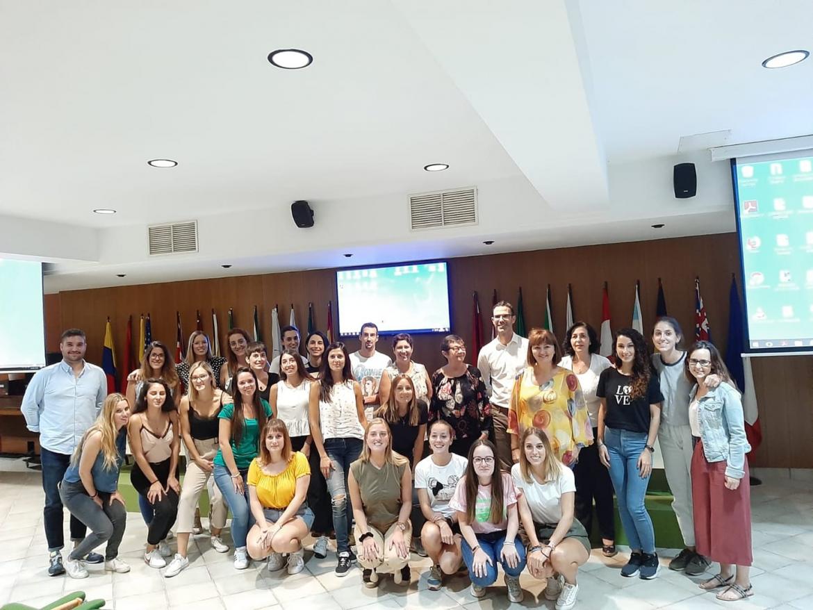 Foto de familia de los nuevos alumnos del Máster Propio de Atención Temprana